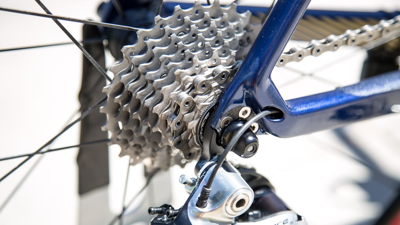 Neat gear cable exits on the chainstay