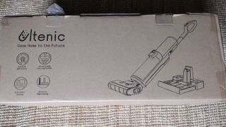 Image shows the Ultenic AC1 Cordless Wet Dry Vacuum.
