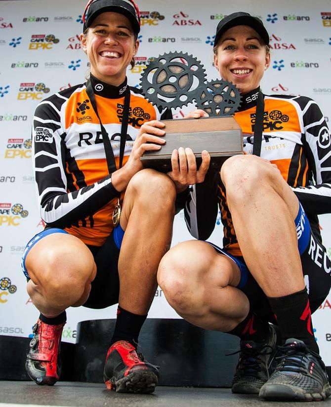 Ladies winners Ariane Kleinhans and Annika Langvad