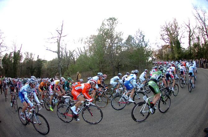 The peloton in action during stage 2 at Etoile de Bess&egrave;ges.