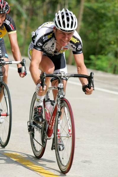 With only a 44 second lead with 5Km to go Gordon McCauley (Subway-Avanti) put in some exrta effort.