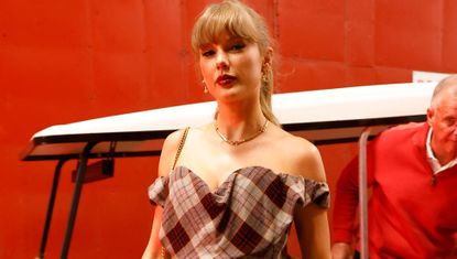 Taylor Swift arrives at the chiefs game in a plaid dress