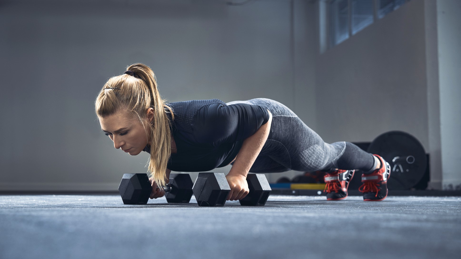 I did dumbbell push-ups every day for a week — here's what happened to my  upper body