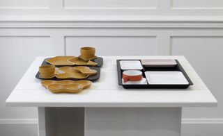 On-board tableware, setting and trays