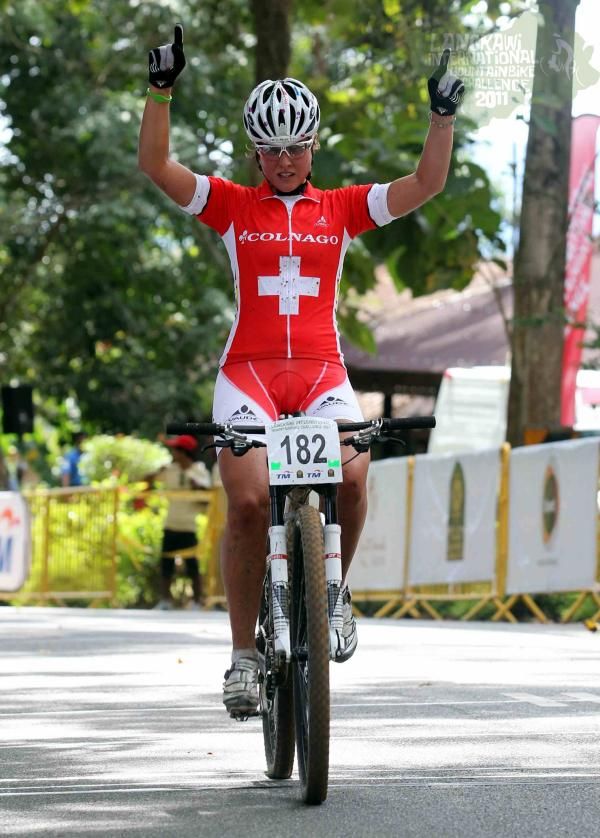 Nathalie Schneitter wins stage 2 in Langkawi
