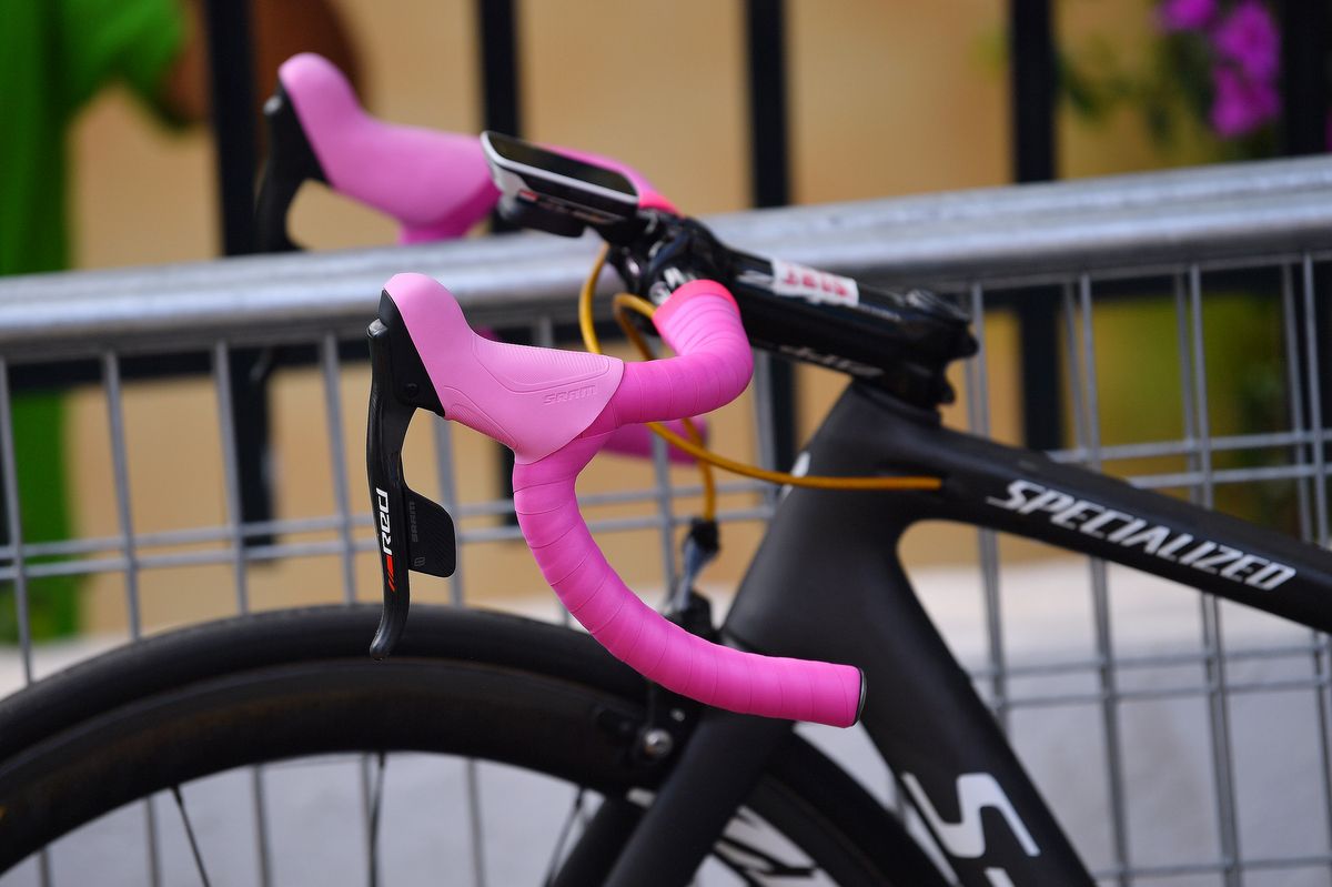 Pink bar tape and hoods for Anna van der Breggen