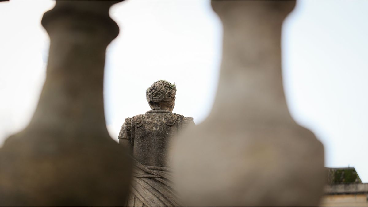 Example image of a statue