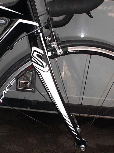 The matching Addict fork weighs just over 300g.