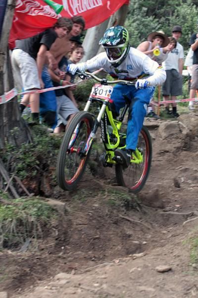 Junior world champion Troy Brosnan set a blazing time to capture the U-19 men's race.