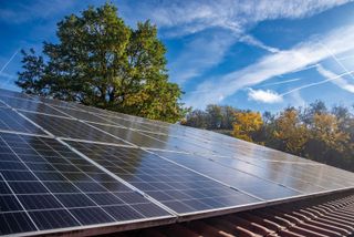 Adobe Stock © FaRifo; Solaranlagen können langfristig eine große Ersparnisquelle sein!