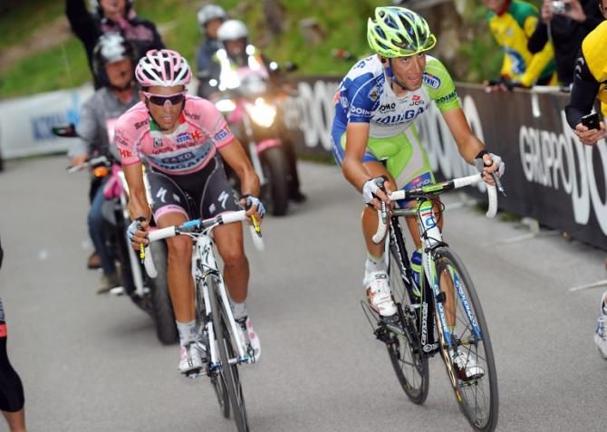 Vincenzo Nibali leads Alberto Contador on the Zoncolan in 2011
