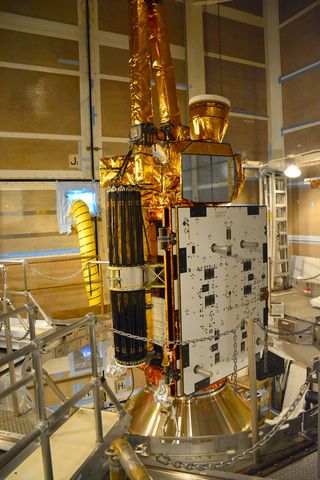 SMAP Mated to Delta 2 Rocket
