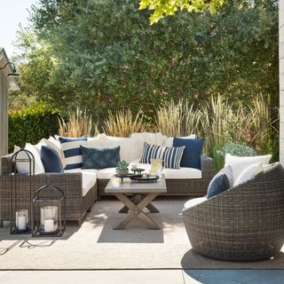 Torrey Wicker 5-Piece Square Arm Outdoor Sectional (101)