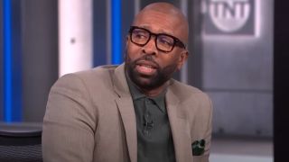 Kenny Smith makes a point on Inside the NBA