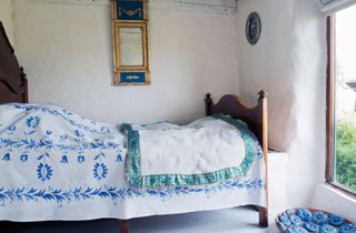 scandinavian bedroom with blue bedlinen
