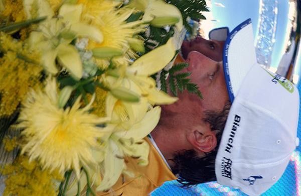Danilo Di Luca (Liquigas) with his gold bouquet