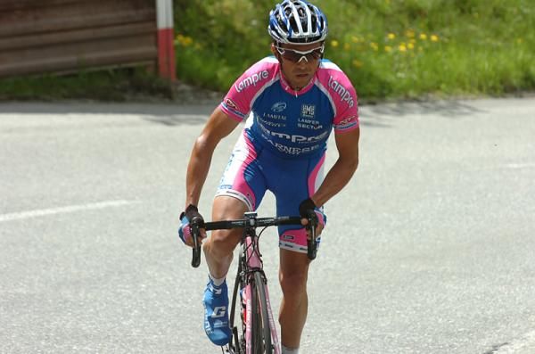 Gilberto Simoni (Lampre-Farnese Vini) on a climb.