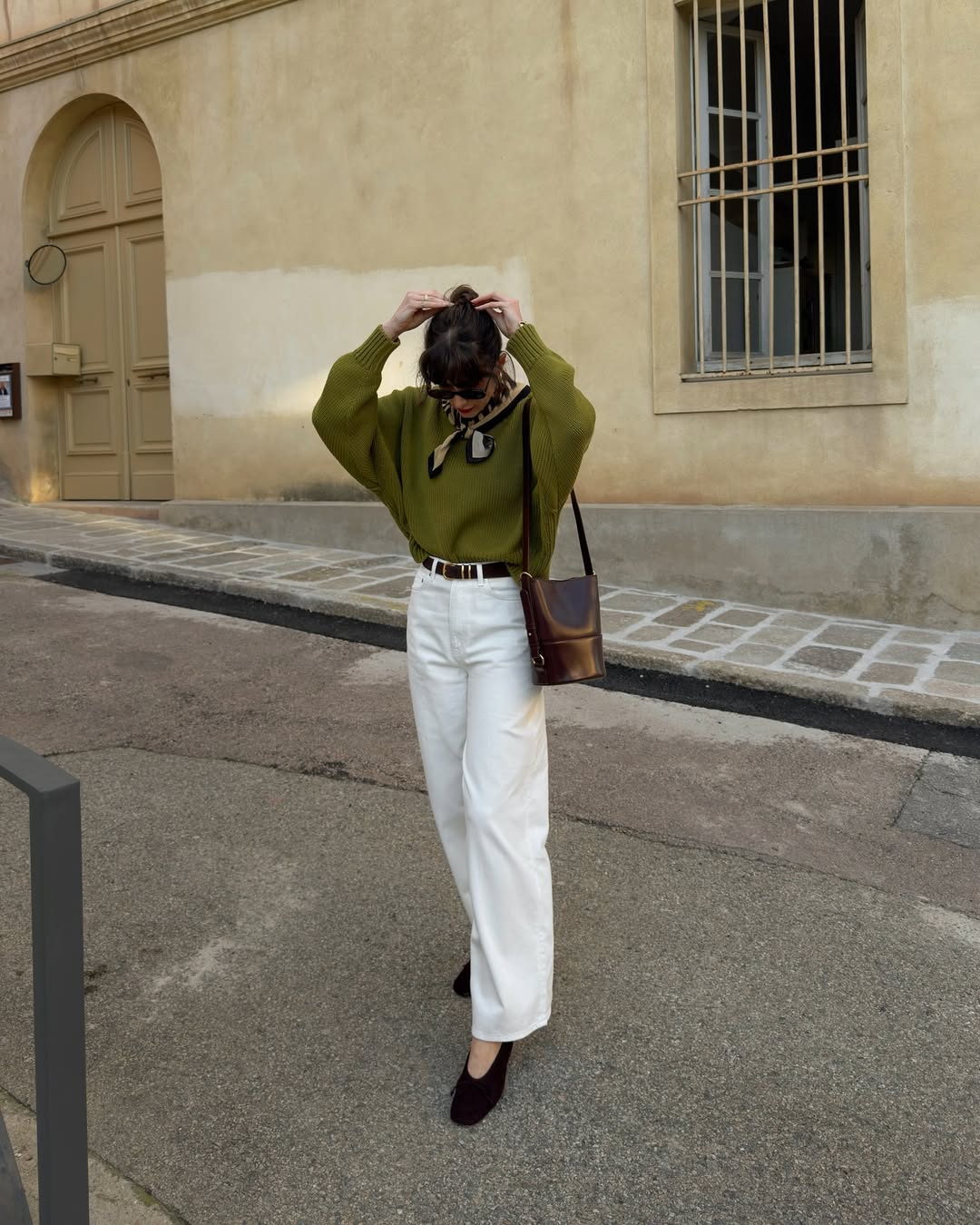 Julie wearing white jeans