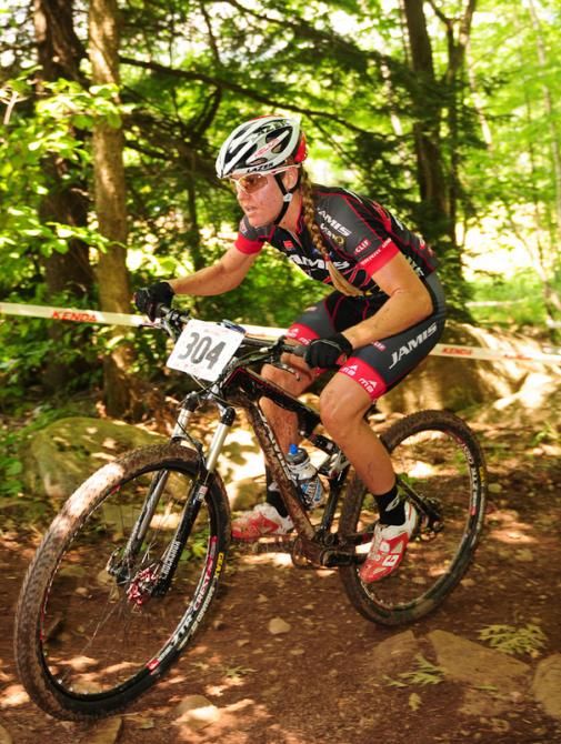 Erica Tingey (Jamis) fighting for a podium position