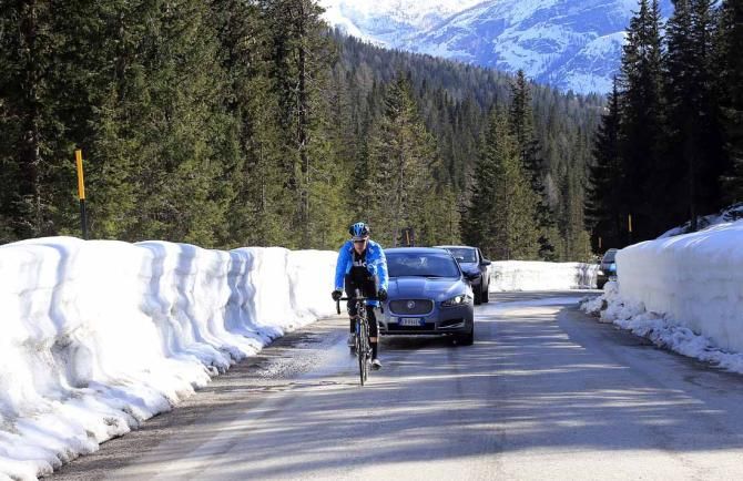 Bradley Wiggins was followed by Dario Cioni and Tim Kerrison.