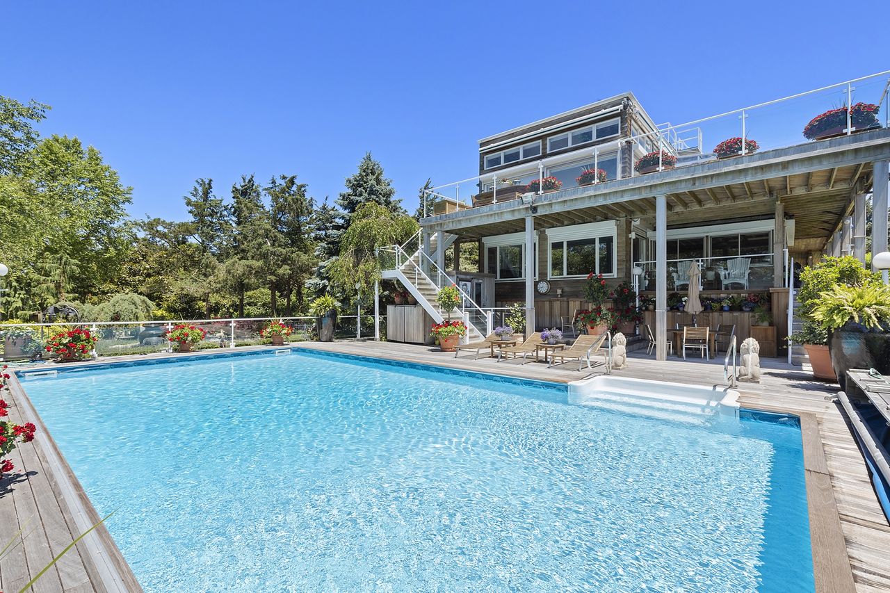 house and swimming pool in Long Island