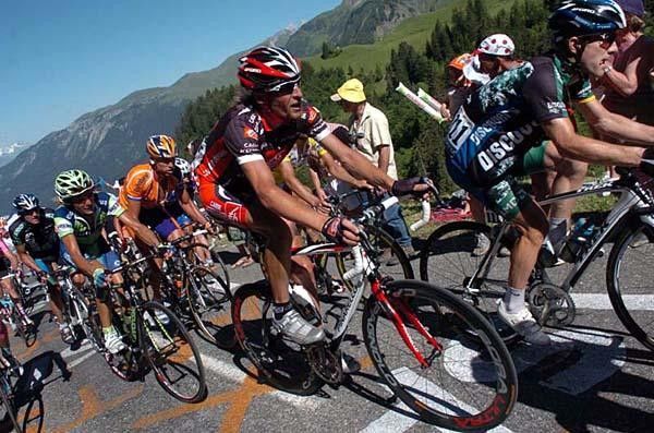 Levi Leipheimer (Discovery Channel) on the right (111)