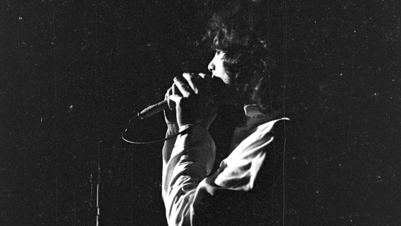 Ray Manzarek stands in front of the grave of Jim Morrison, surrounded  News Photo - Getty Images