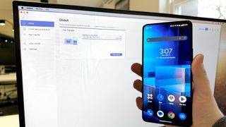 Asus Zenfone 11 Ultra being used with GlideX
