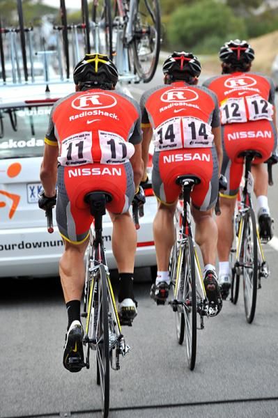 The Radioshack team paces Armstrong back into the group.