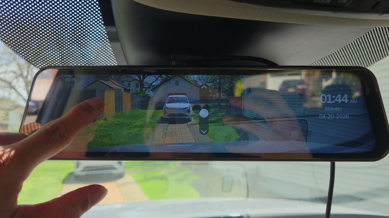 Rexing M2 Max adjusting the view.