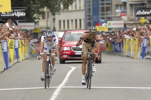 Eros Capecchi (Footon-Sevetto) tops Thibaut Pinot (FDJ) for second.