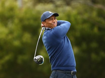 Woods Makes Solid Start As Day Takes Early PGA Lead