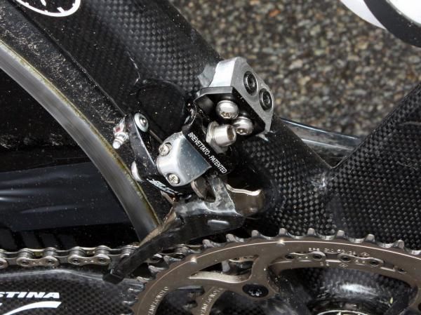 The alloy block on this Lampre-Farnese Vini front derailleur mount looks somewhat out of place but is apparently required to achieve the proper position.