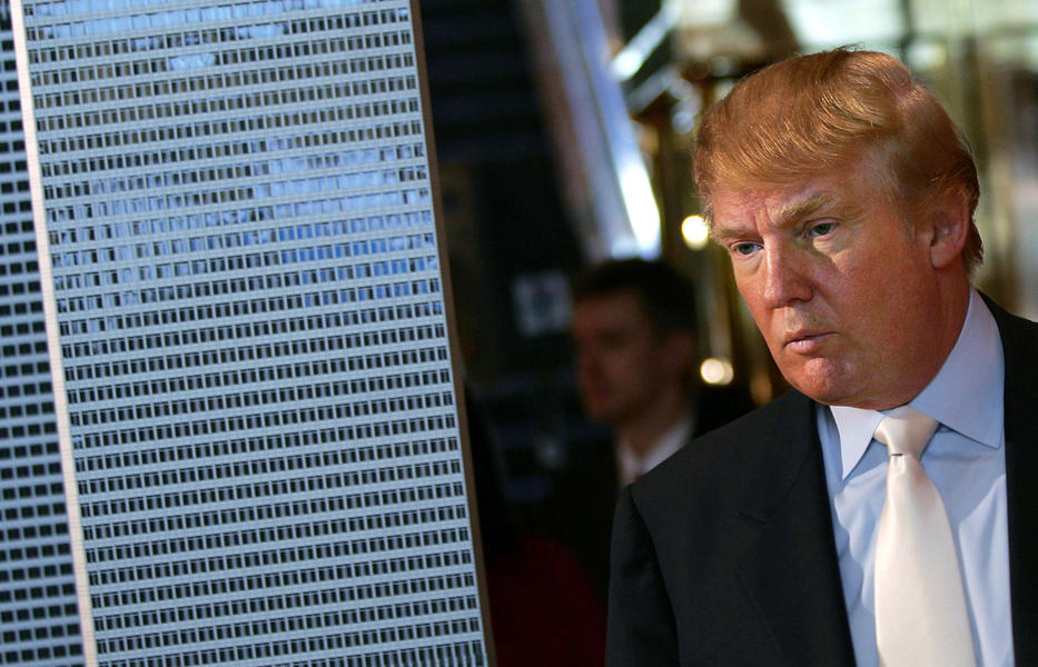 Donald Trump defends garish 20-foot sign in Chicago