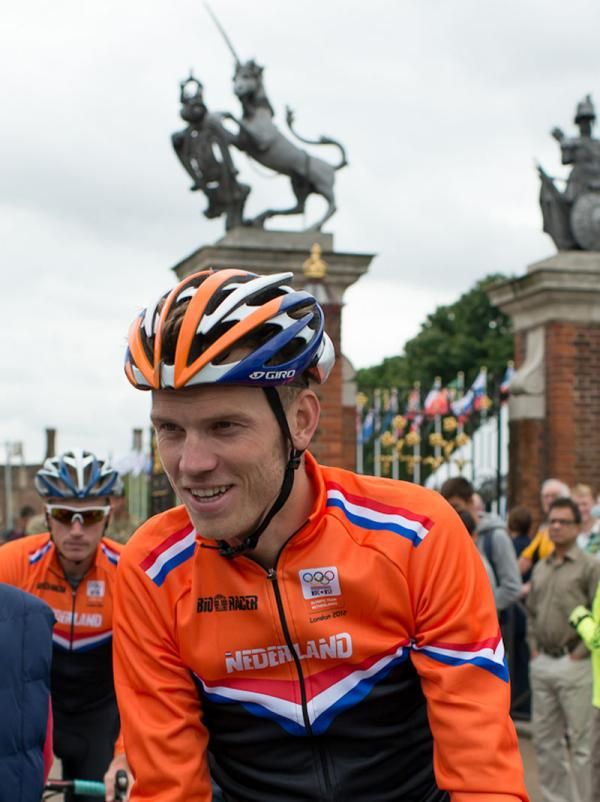 Netherlands duo Lars Boom and Lieuwe Westra heading out to practice