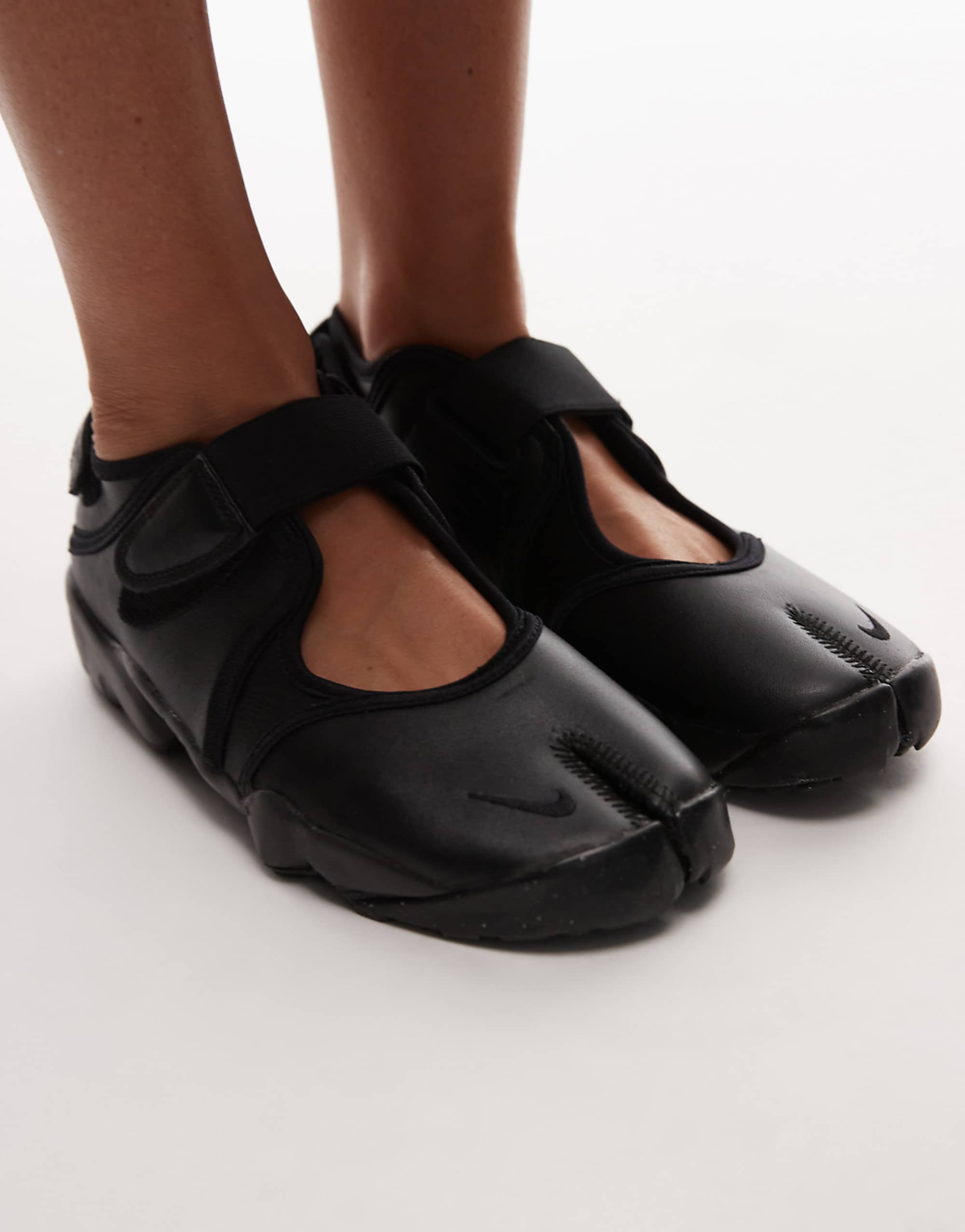 Nike Air Rift Leather Trainers in Black