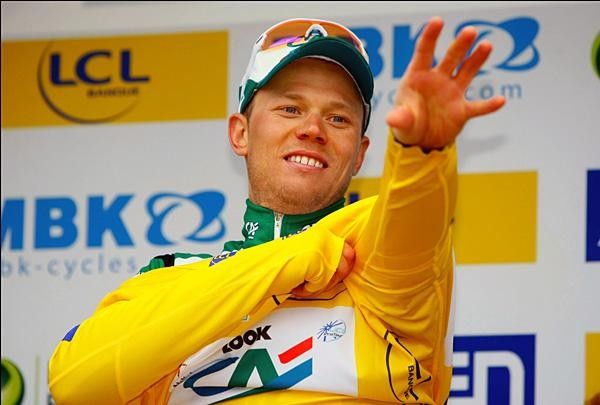 Thor Hushovd (Cr&eacute;dit Agricole) likes the fit of the leader's jersey.