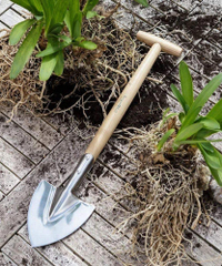 Burgon &amp; Ball Perennial Spade | £24.99, Amazon