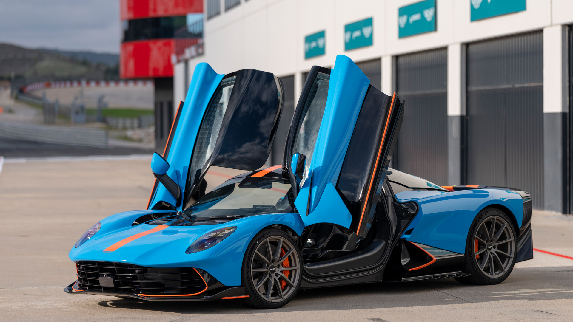 Aston Martin Valhalla