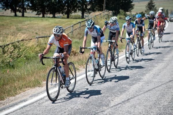 Paco Mancebo (Realcyclist.com) chased hard to try to bring back the break.