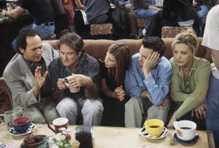 Billy Crystal, Robin Williams, Jennifer Aniston, Matthew Perry, Lisa Kudrow on 'Friends'