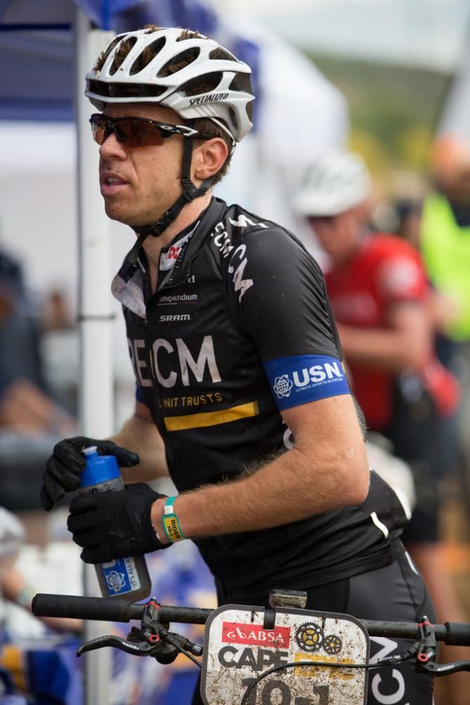 Erik Kleinhans at water point 3 during stage 1