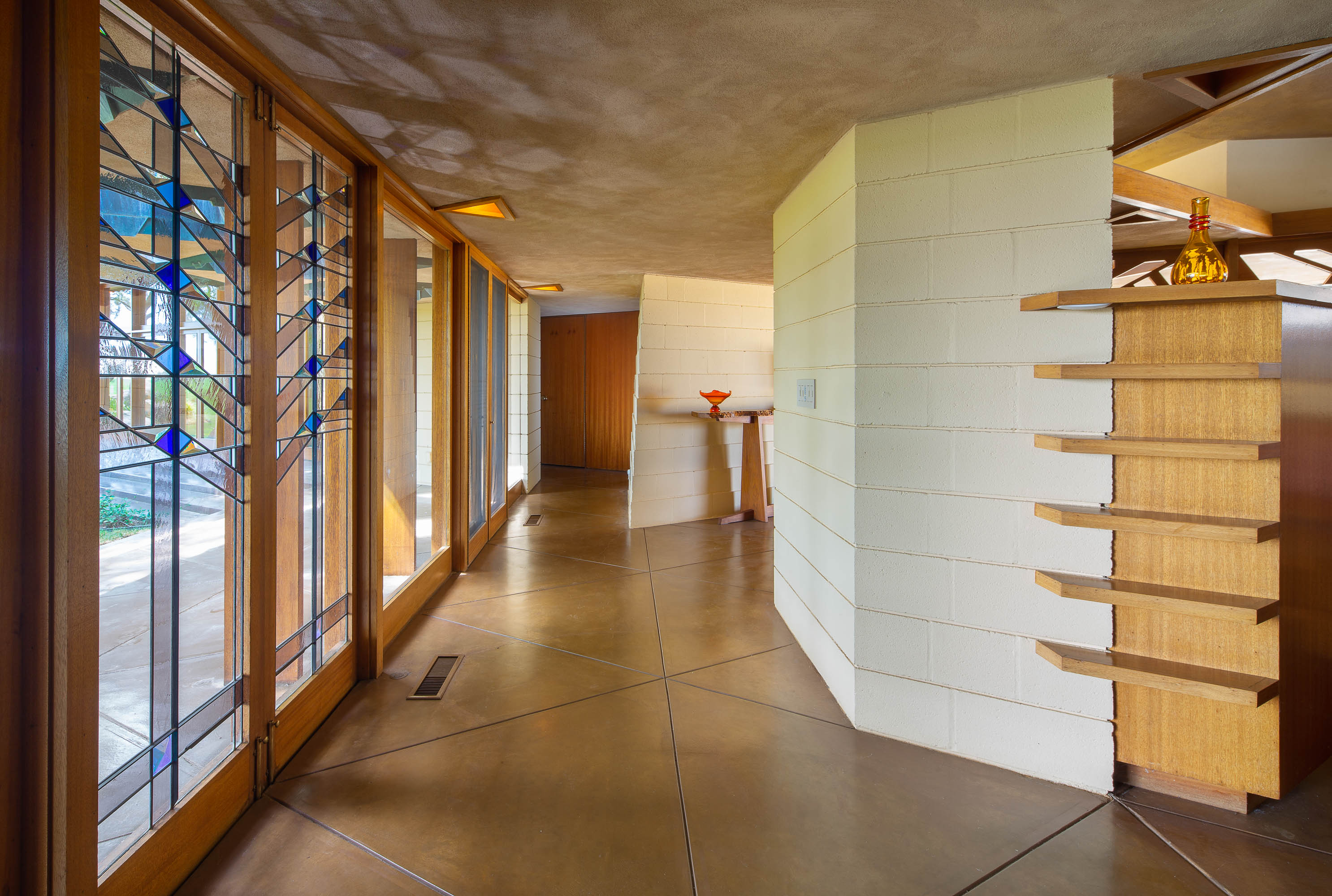 A large entryway with floor to ceiling windows