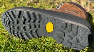 AKU CONERO GTX NBK hiking boot tread