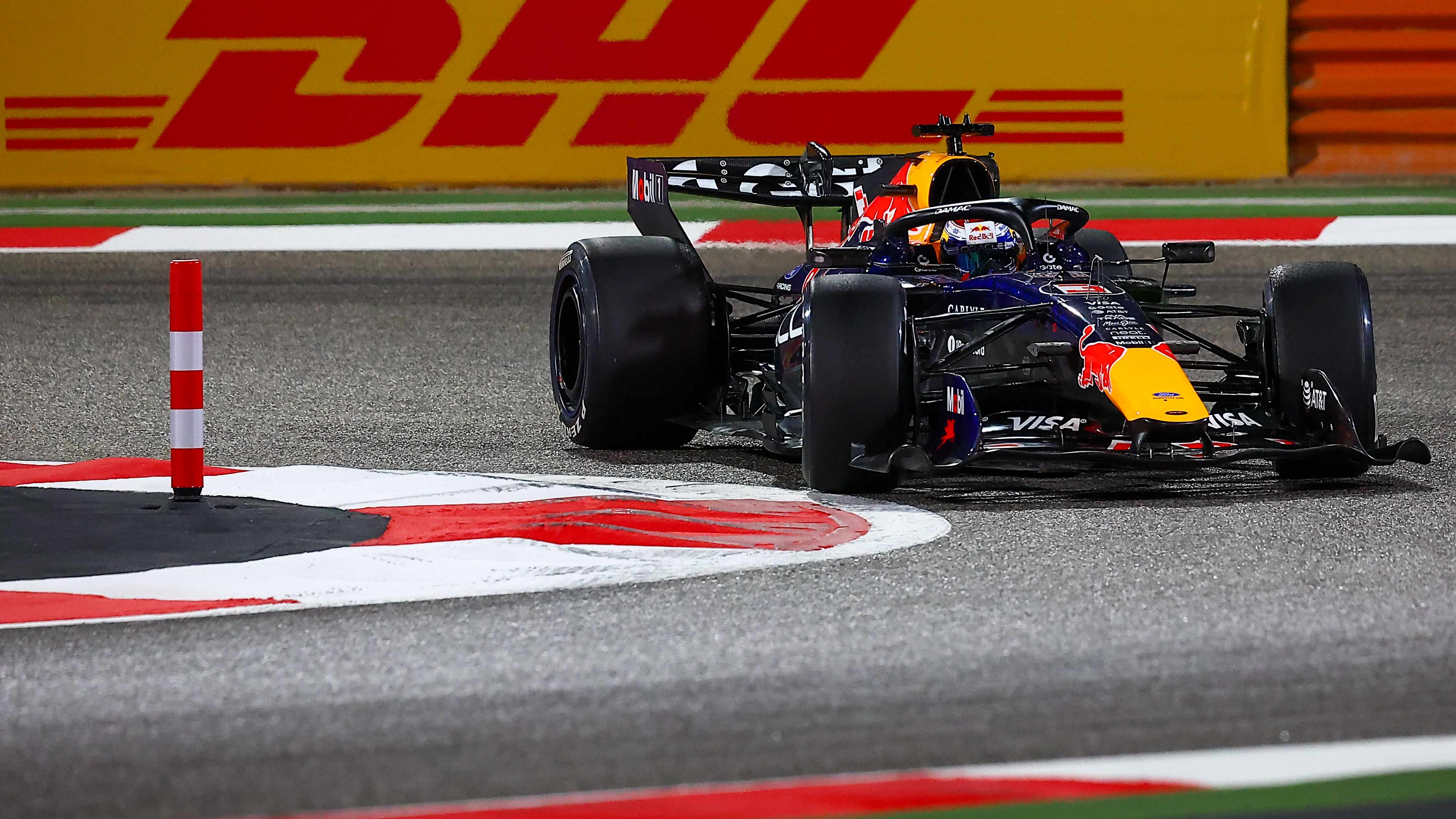 يقود ماكس فيرستابين من هولندا سيارة (3) Oracle Red Bull Racing RB22 Ford RBPT خلال اختبار أرامكو للفورمولا 1 قبل الموسم 1 2026 في الصخير