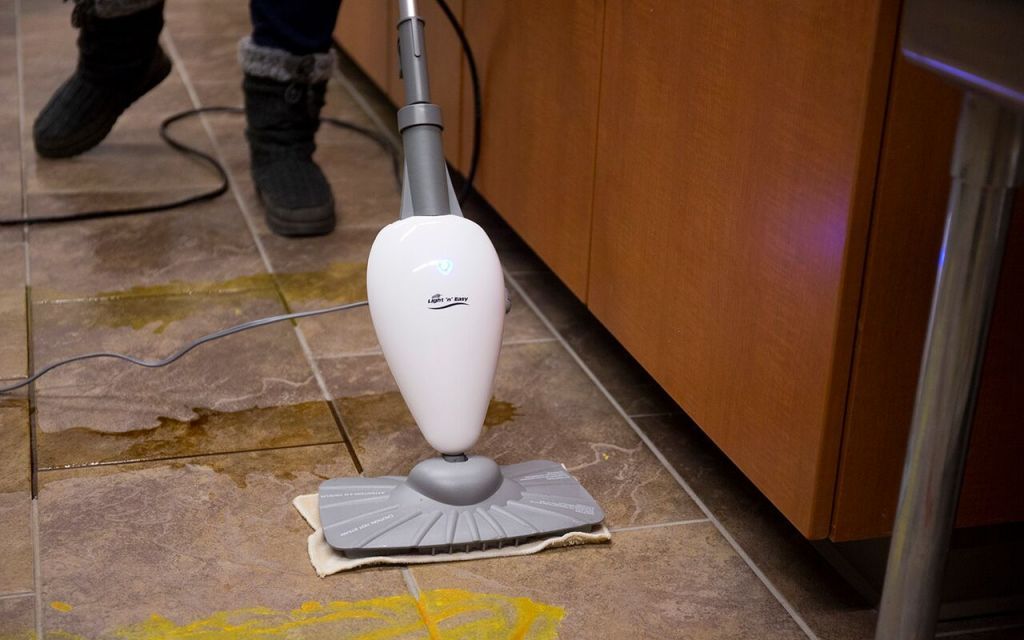 You have to constantly pump the Light 'n' Easy to get it to produce steam.