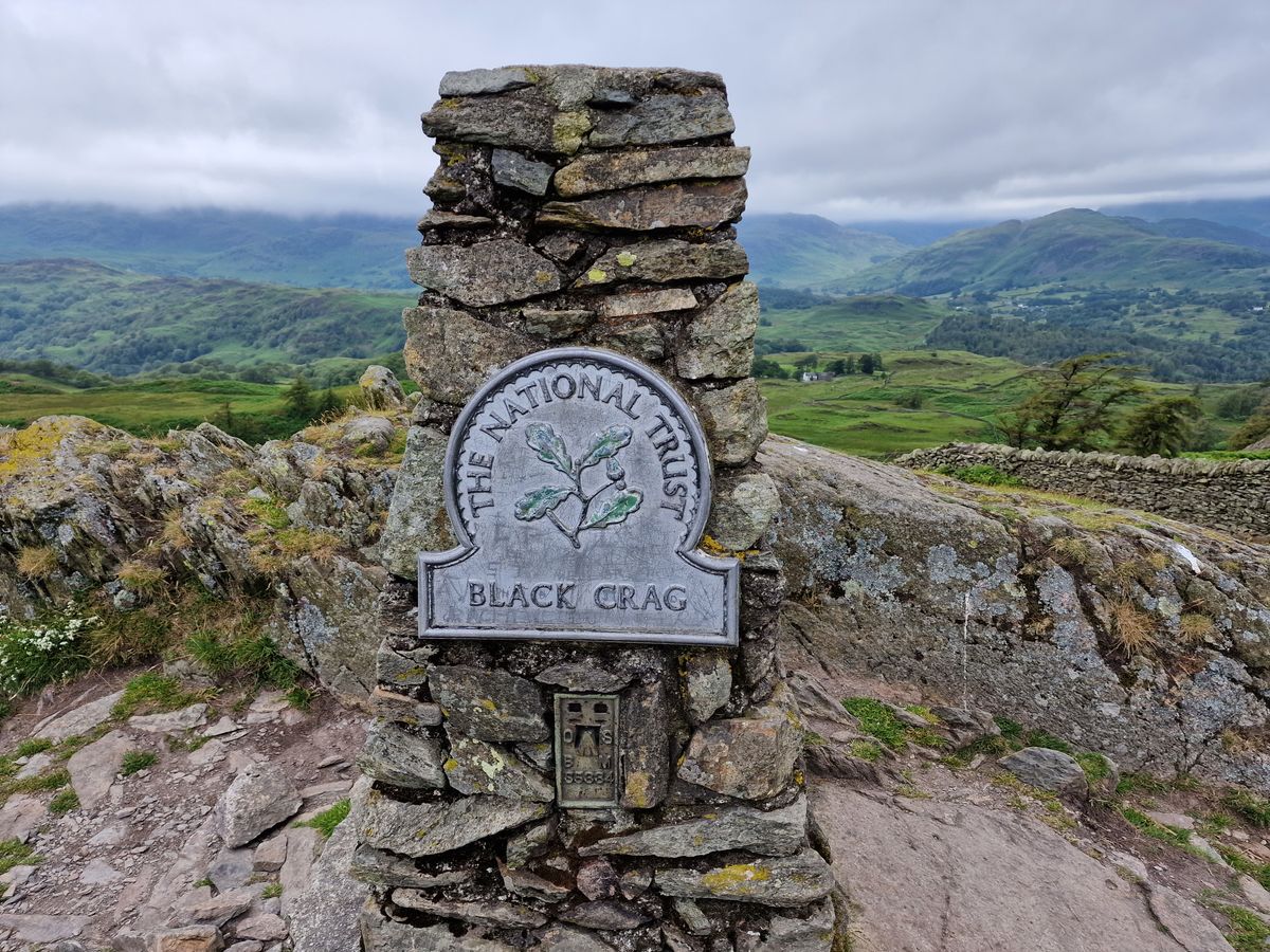 An image of a plaque before editing with Samsung Galaxy Enhance-X