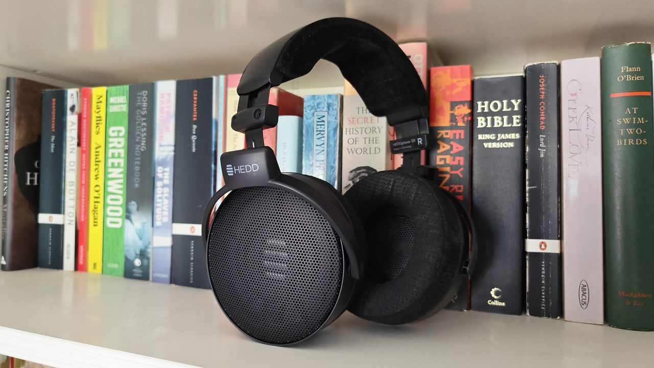 The HEDDphone D1 on a bookshelf.