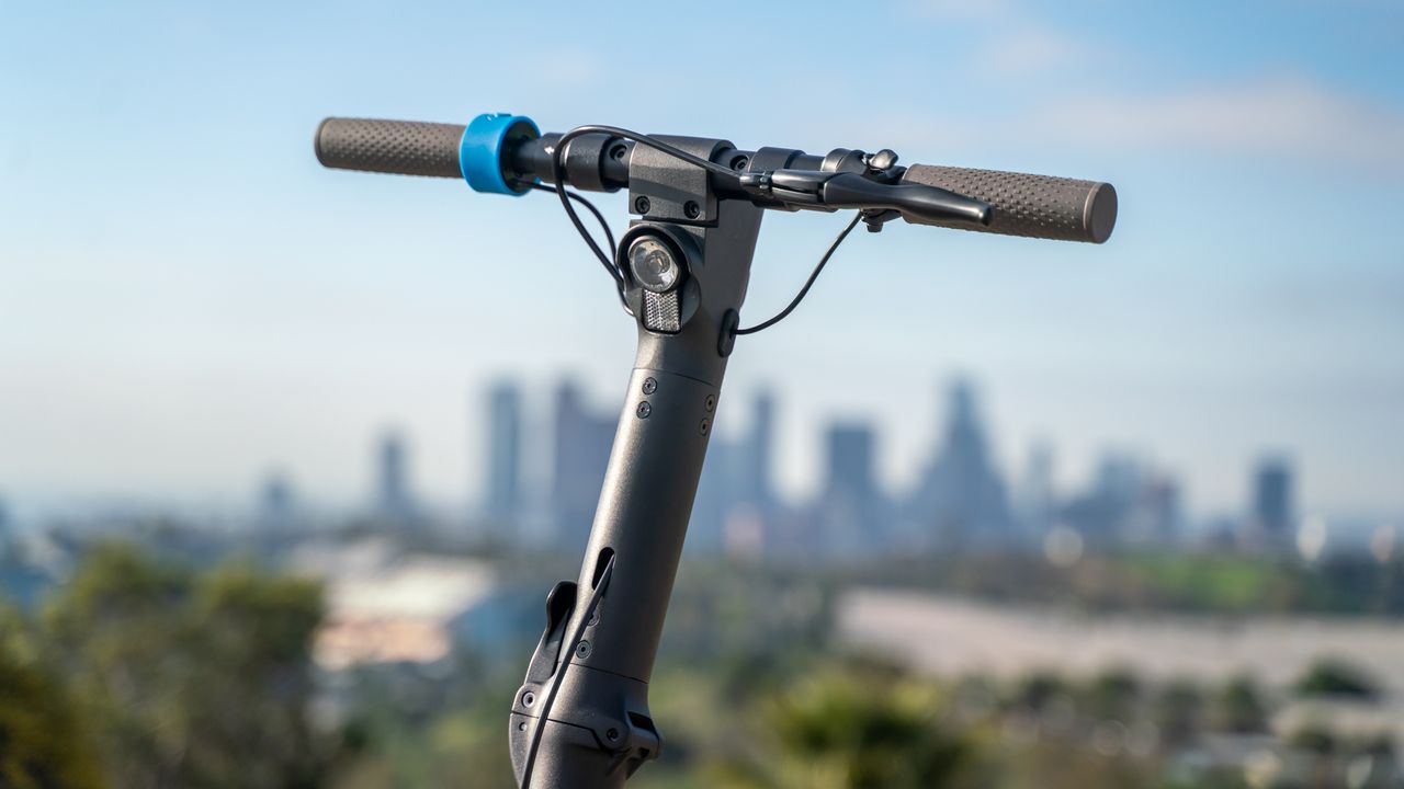 Riley Scooters RS3 outdoors in Los Angleles