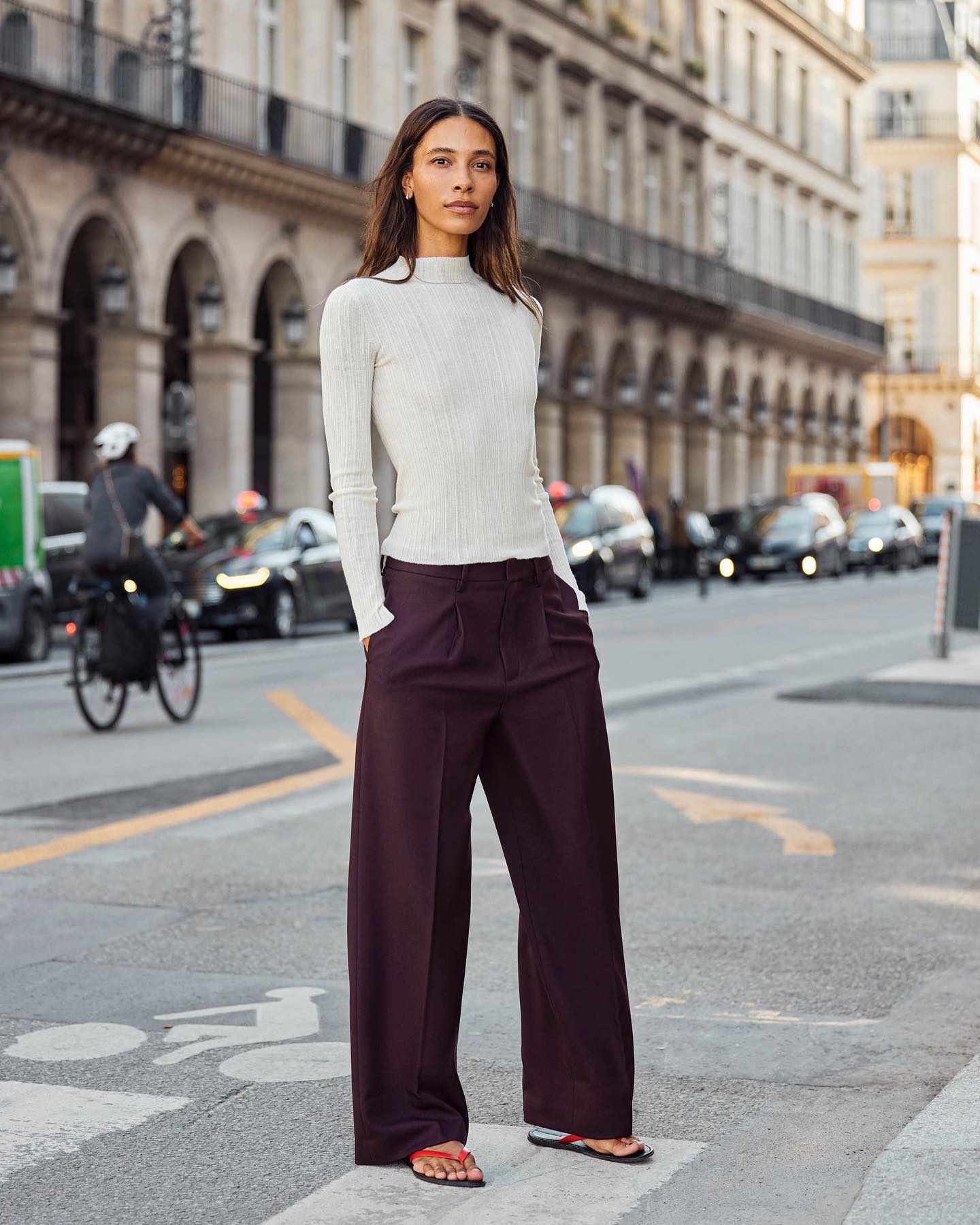 Woman wearing jelly sandals outfit